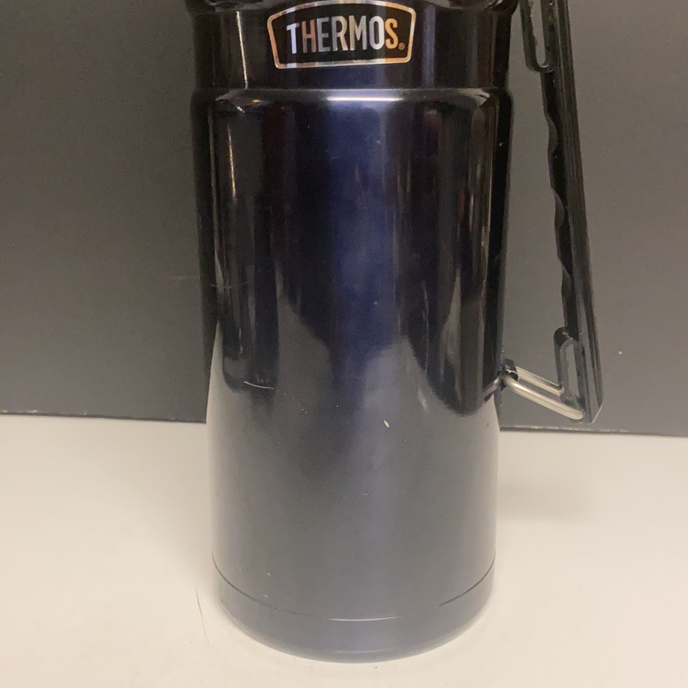 THERMOS Stainless King Vacuum-Insulated Beverage Bottle, 68 Ounce, Matte Blue - Picture 4 of 16